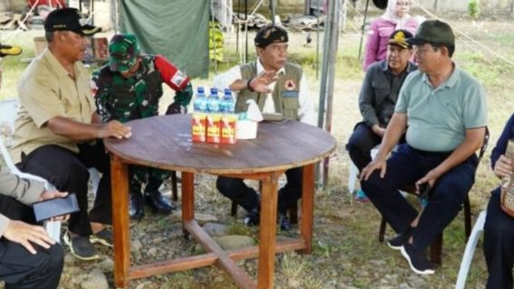 In Addition To Handing Over Rp400 Million Aid, The Governor Of Kaltara Joins In Rice Wraps For Malinau-Nunukan Flood Victims