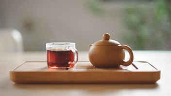 研究によると、1日に2杯のお茶を飲む人は死亡リスクが低いと言われています