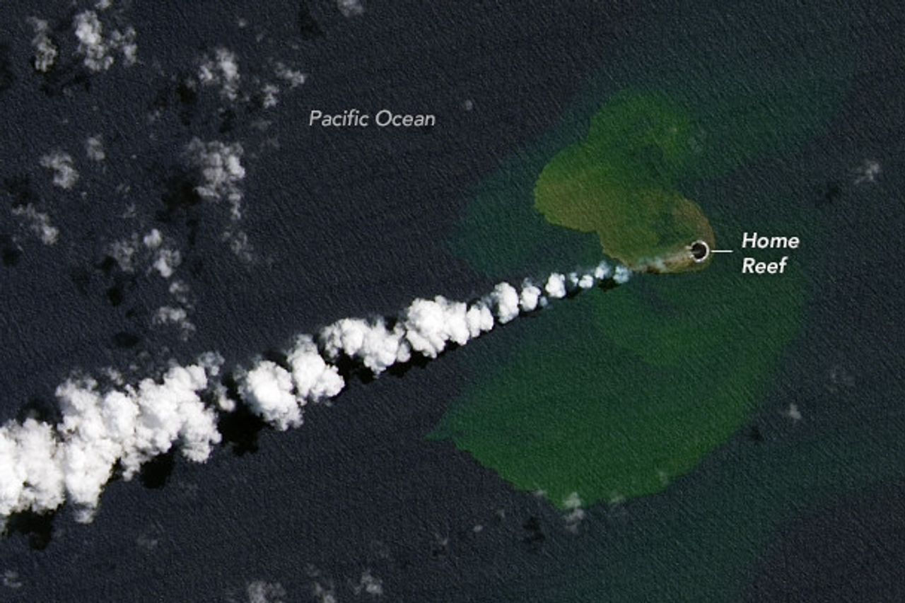 太平洋の水中火山が噴火した後、新しい2.4ヘクタールの島が出現