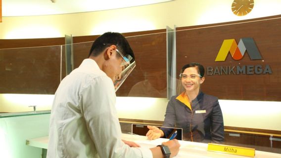 Mega Bank Aims For 10,000 New Credit Card Customers Every Month