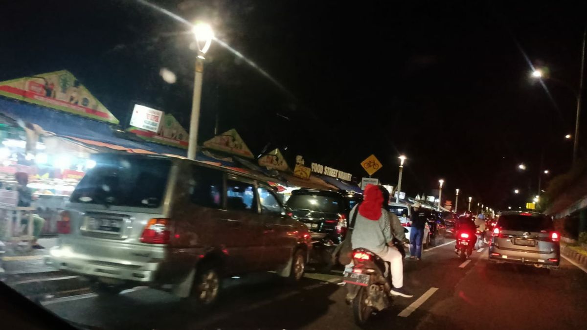观察人士，雅加达的非法停车越来越猖獗：自行车道停放游客汽车的时代