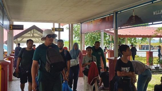 マレーシア人観光客がウリー・リュー港の観光客の情報不足に不満を漏らす