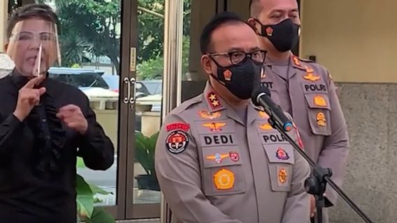 VIDEO: The #PercumaLaporPolisi And #1Hari1Oknum Tags Appear Again