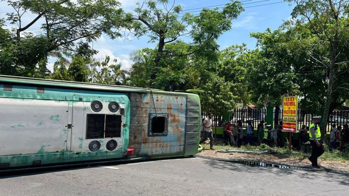 Polisi Selidiki Penyebab Kecelakaan Bus dan 2 Mobil di Nganjuk