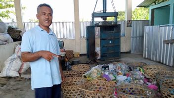 DLH Mataram Sells 15 Tons Of Garbage To The Bank Of Garbage, Making Diesel Raw Materials