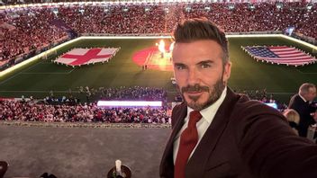 David Beckham Must Jump Pagar Because He Was Surrounded By Fans After Watching His Son Romeo's Debut At Brentford