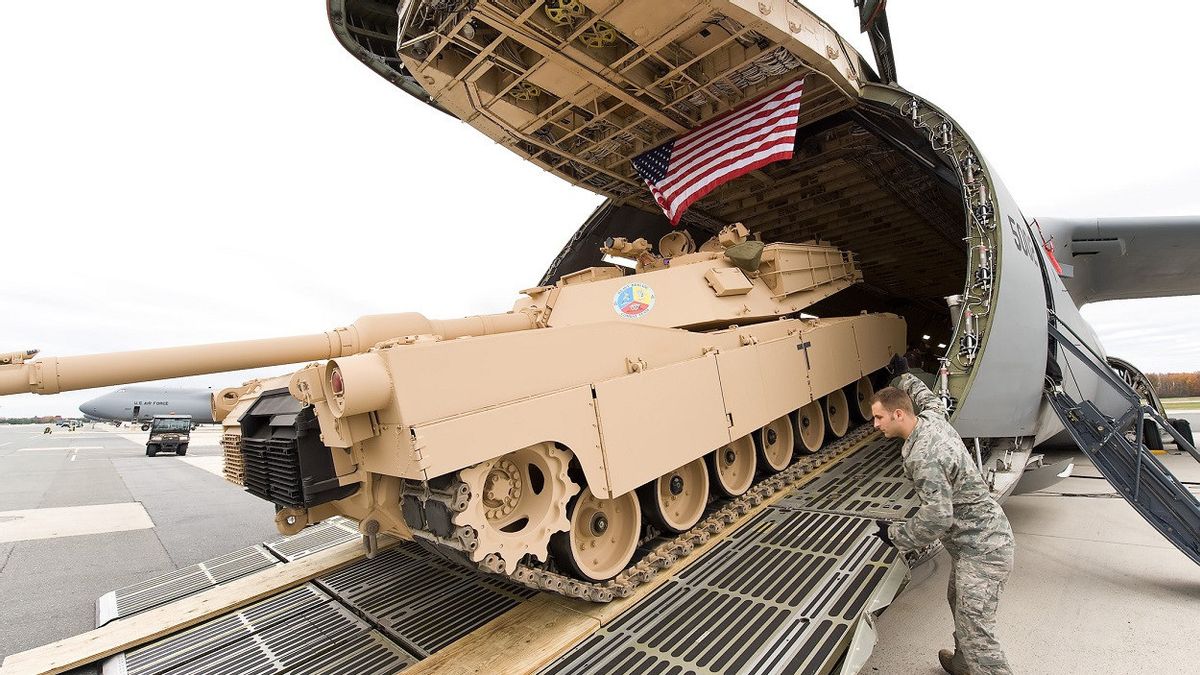 بارك 250 دبابة من طراز M1A1 Abrams لبولندا وسط الأزمة الأوكرانية الروسية، وزير الدفاع الأمريكي: النسخة الأكثر حداثة