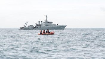ارتفاع الأمواج، فريق SAR وقف مؤقتا البحث عن سريويجايا الجوية SJ-182   
