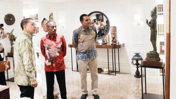 وزير الثقافة يتلقى صوت الصلاة ، 