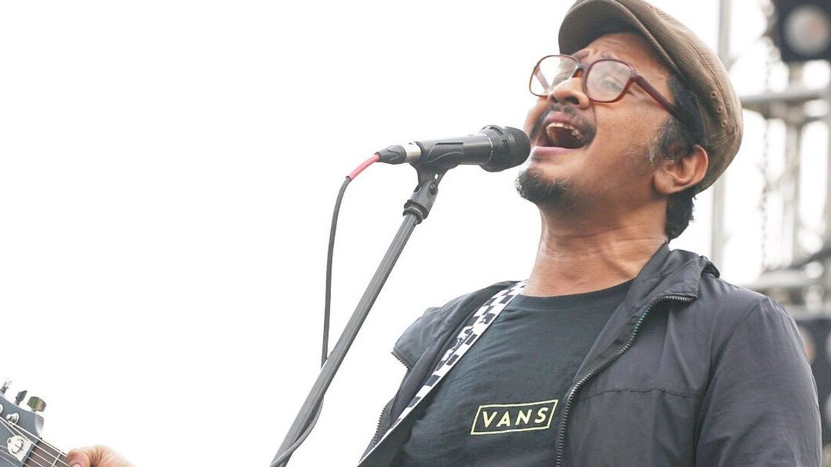 5 Favorite Indonesian Lyric Writer Ade Paloh