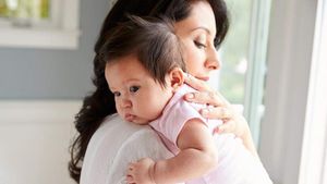 Jangan Panik Bun! Kenali Penyebab Bayi Muntah Setelah Minum Susu Formula dan Cara Mengatasinya