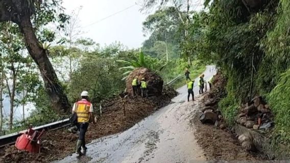 Finally... The National Road For Cianjur-Bandung Rampung Liaison Is Cleaned From Landslide Materials, It Can Be Through