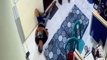 Occurring In Cilandak, South Jakarta, The Thief Takes Action When The Resident Of The House Sleeps On The Floor Of The Living Room