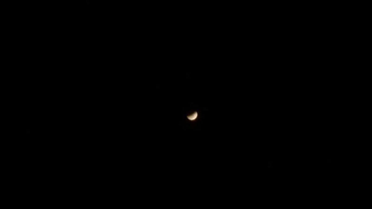 部分月食从马诺克瓦里清晰可见