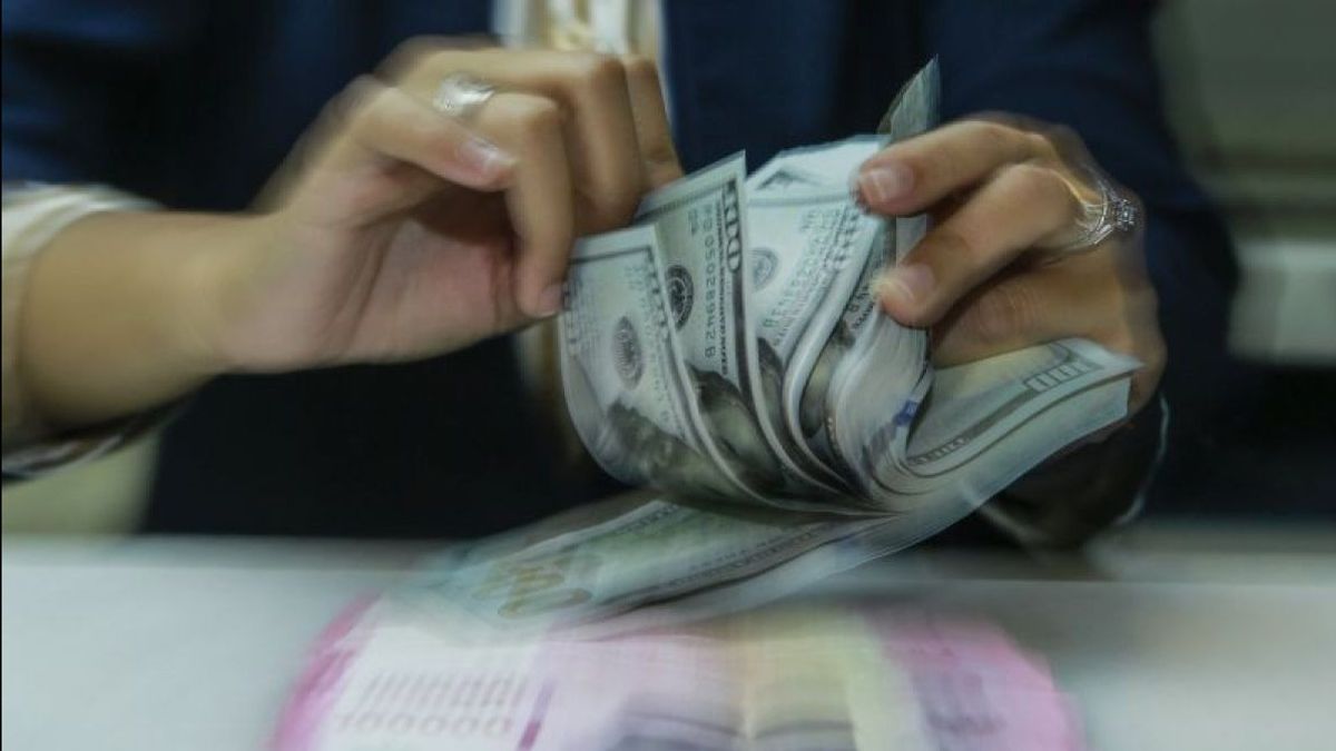 توقعات بتراجع الروبية مرة أخرى، وتقوية الدولار الأمريكي وسط الاضطرابات العالمية
