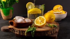Waktu Ideal Minum Air Lemon untuk Dapatkan Manfaat Maksimal