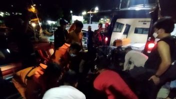 Tim SAR Evakuasi Wisatawan yang Meninggal di Pink Beach