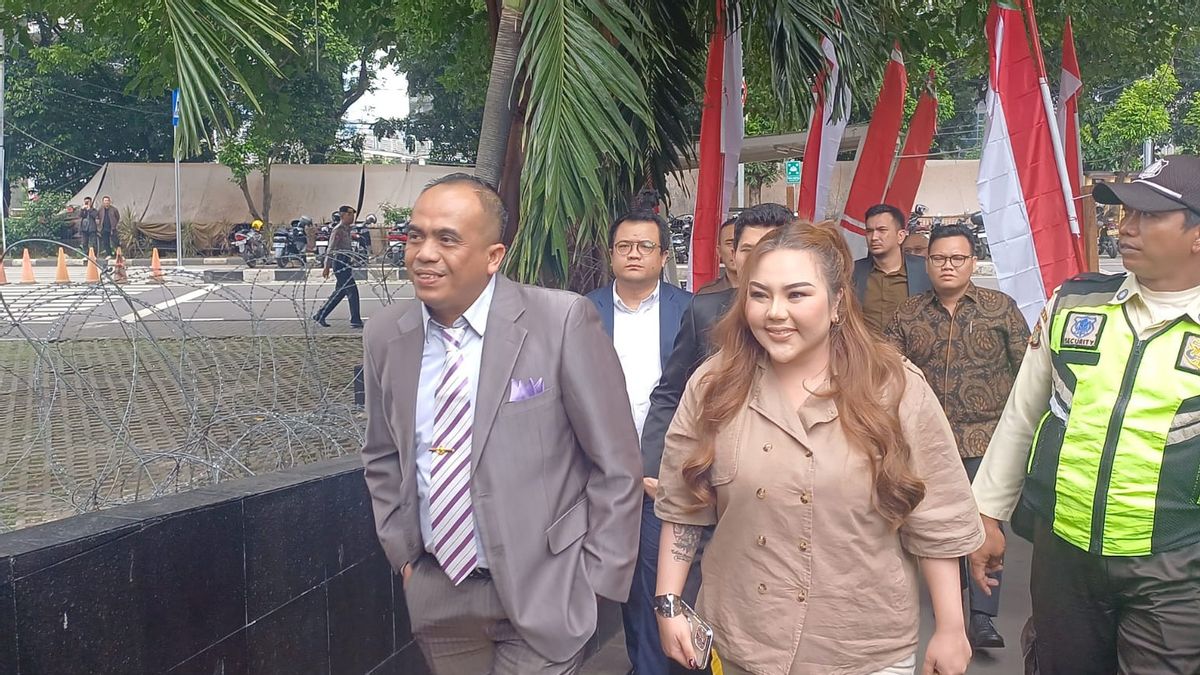 Examined By The KPK For 2 Hours, Lisa Mariana Reveals Examination Of The Flow Of Bank BJB And Ridwan Kamil Funds