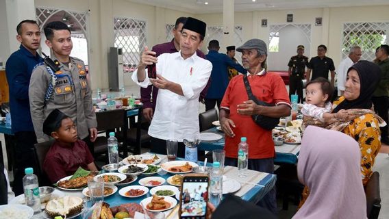 Jokowi Ajak Makan Siang Warga Kampar Riau: Bagaimana Makannya? Kok Enggak Habis?