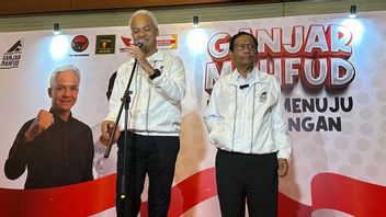 Ganjar-Mahfud Spend New Year's Eve In Semarang