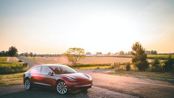 Collision Impliquant Une Voiture Autonome Tesla, Coûtant à Nouveau Des Vies