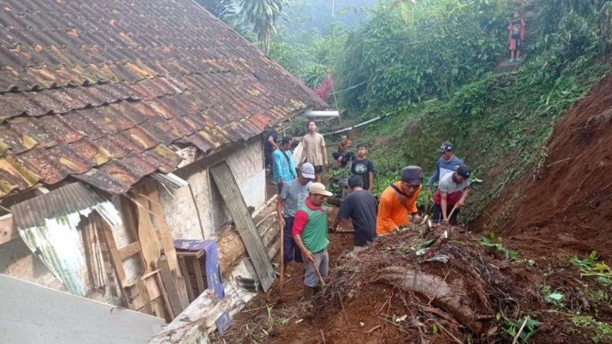 Belasan Rumah di Cianjur Rusak Akibat Longsor dan Pergerakan Tanah