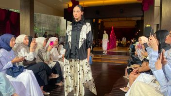 パッチワークからモノクロまで、TUIスタジオはファッション探求を拡大