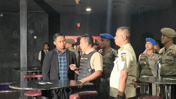 أبرزها عمدة Pj Muflihun و Dai ، Satpol PP Pekanbaru يشن غارات قوية على أماكن الحياة الليلية البسيطة للمثليين