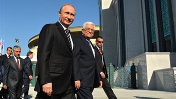 President Vladimir Putin Calls Palestinian Leader To Discuss Middle East Problems Solving