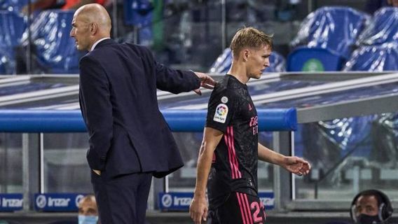 Odegaard, Korban Terbaru Kediktatoran Modric-Kroos-Casemiro