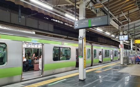 Operator Kereta Jepang akan Lengkapi Stafnya dengan Payung Anti Pisau