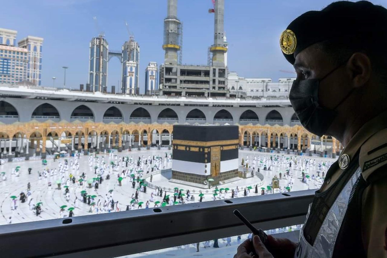 السعودية تعيد فتح العمرة الدولية، وهذه متطلبات للمصلين الإندونيسيين