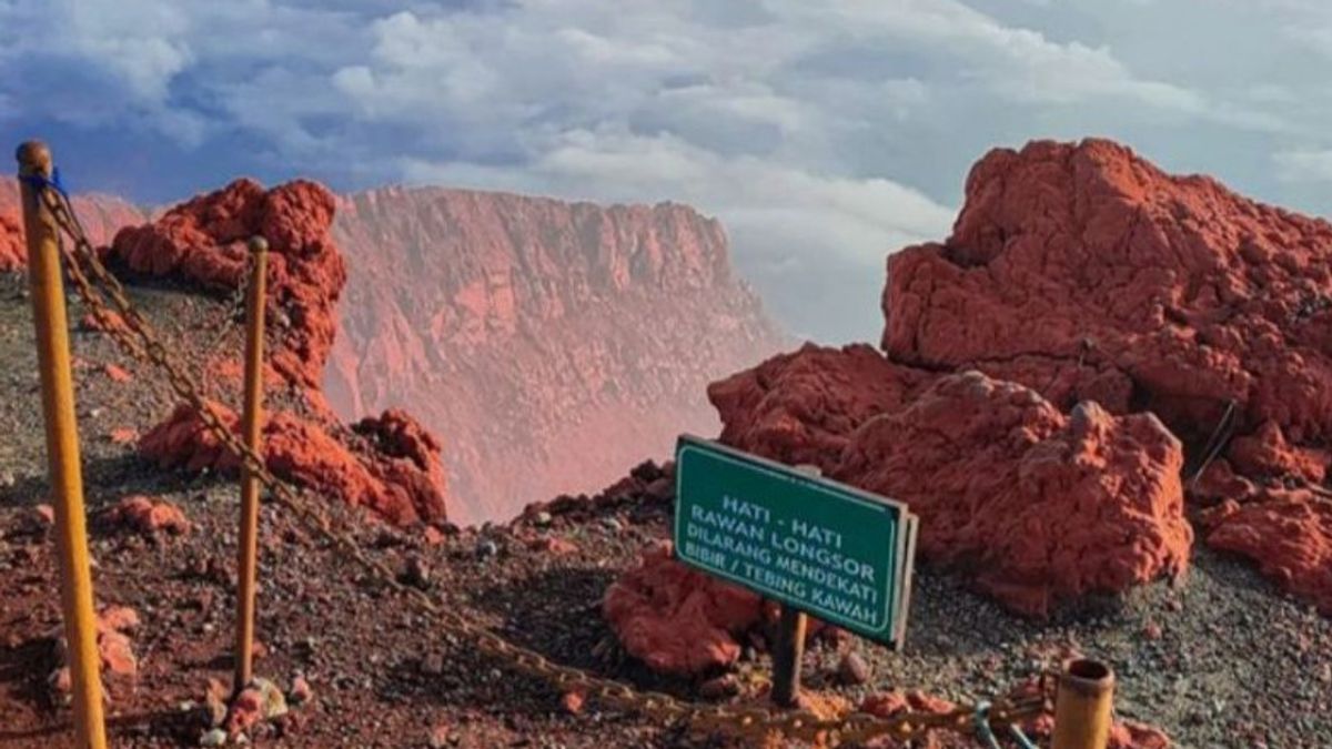 Erupsi Gunung Kerinci Berdampak pada Retaknya Bibir Kawah