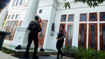望加锡农业部长Syahrul Yasin Limpo的私人住宅被警察守卫