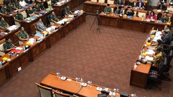 第一委员会与国防部长、印尼国民军司令兼参谋长的工作会议闭门举行。