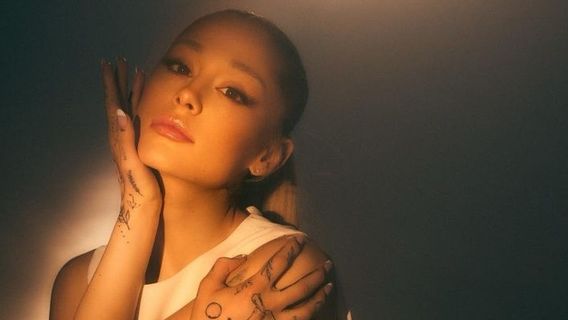 Ariana Grande annoncera la tournée d'album Eternal Sunshine