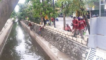 1,400 DPUBMP Task Force Alerted To Handle Floods In Surabaya