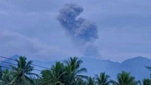 ドゥコノ山 この朝の大噴火、アブテバルケプンスカイハルマヘラ
