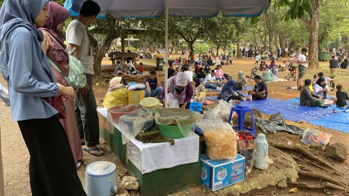 Merchant Income At TM Ragunan Rises During Christmas Holidays