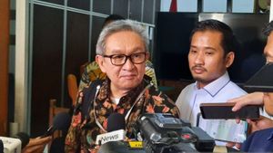 Maqdir Ismail Pengacara Tersangka BTS Kominfo Irwan Hermawan Bakal Bawa Uang Rp27 Miliar ke Kejagung