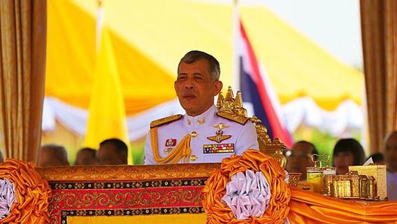 Germany Bans Thailand's King From Managing Government From Europe