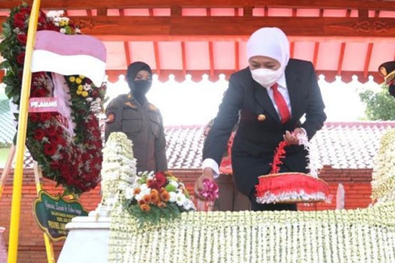 C’est La Raison Pour Laquelle Le Gouverneur Khofifah A Visité 3 Fois La Tombe De RMT Ario Soerjo Au Maghestan