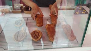 Kue Unik Menyerupai Alat Kelamin Digemari Turis di Bali 