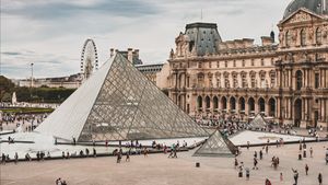    Kepala Museum Louvre Salahkan CCTV atas Perampokan Koleksi Permata Senilai 88 Juta Euro