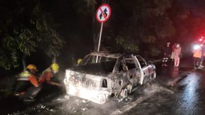 Sedan Opel Optima Terbakar di Tol Tangerang – Merak KM 58.200 B