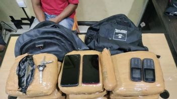 取引中のディーラーのリング、Rokan Hulu Riau警察は捜索中に9.1kgのマリファナを見つけました
