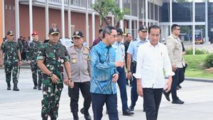 Le président Jokowi s’est retourné à Banyuwangi pour remettre un certificat foncier électronique