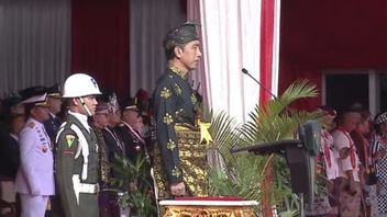 Gunakan Pakaian Adat, Jokowi pimpin Upacara Peringatan Hari Lahir Pancasila