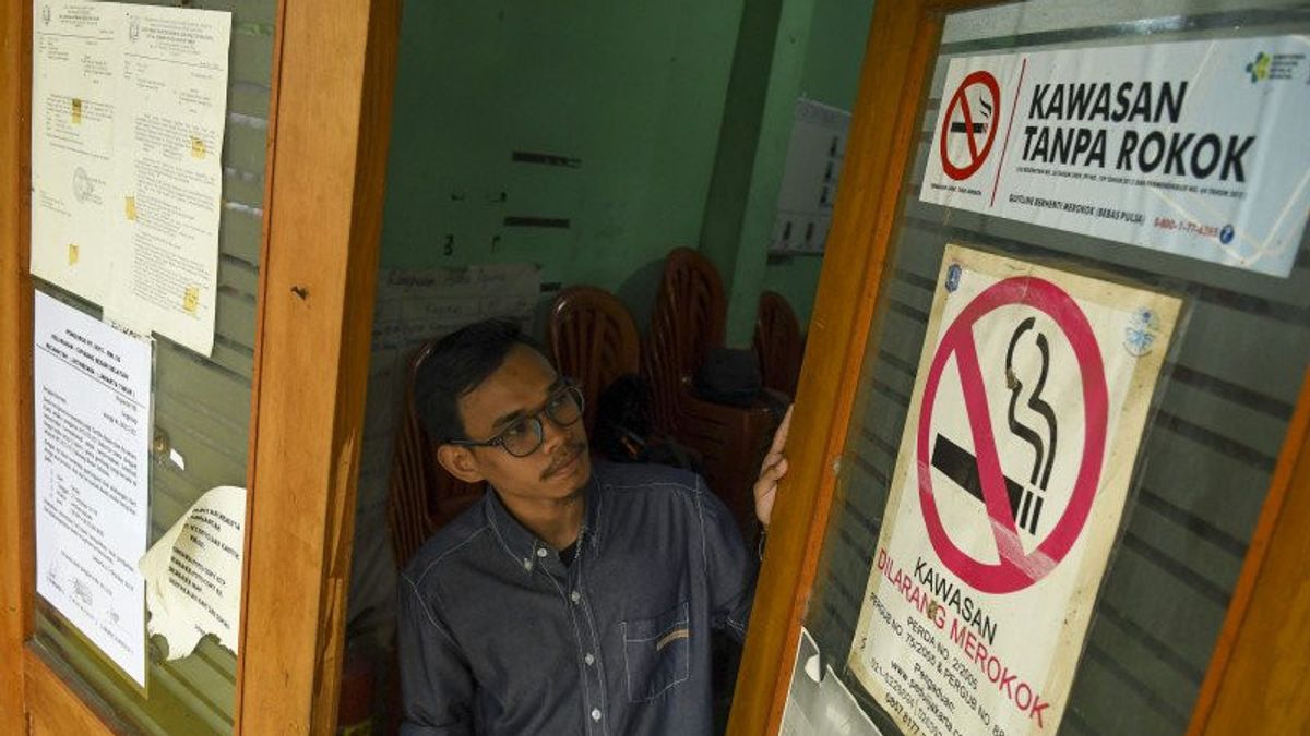 The Implementation Of The Prohibition Of Smoking In Public Places In Jakarta In Today's Memory, April 6, 2006
