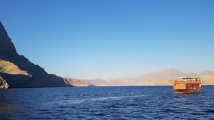 Iran Buka Akses Terbatas di Selat Hormuz, Kapal Asing Tertentu Mulai Melintas